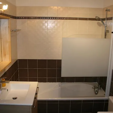 Daire O Salins Hyères